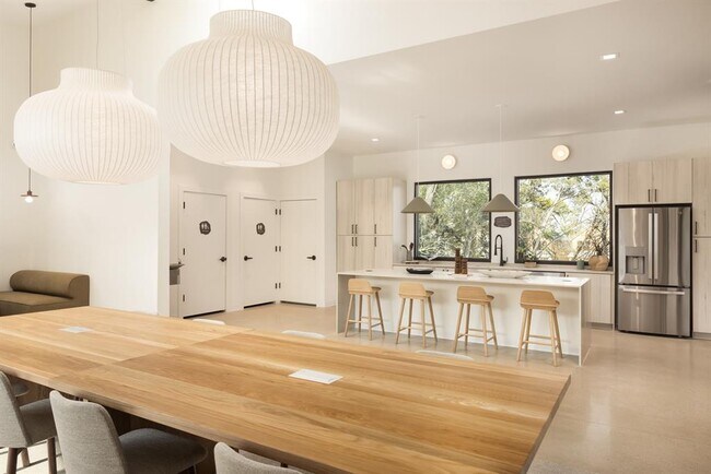 Building Photo - 8350 US-290