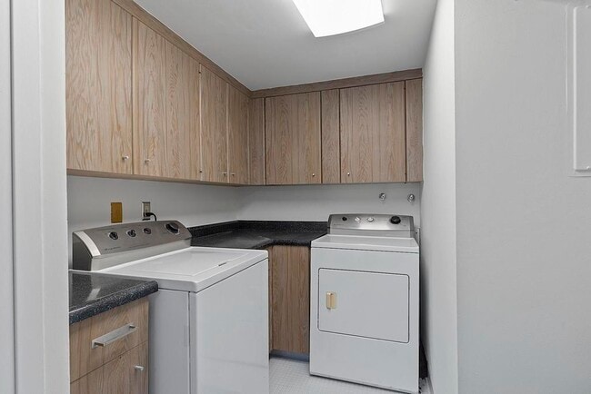Building Photo - 3475 S Ocean Blvd