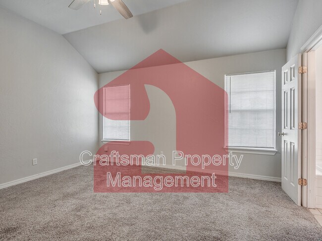 Building Photo - 2707 Silvertree Dr