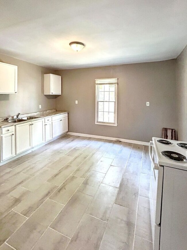 Building Photo - 2128 46th Place Ensley