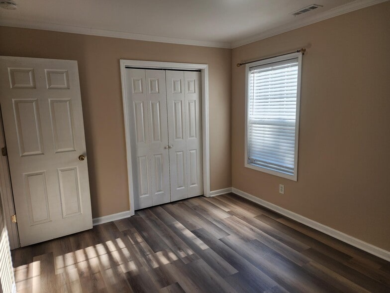 Building Photo - 10837 Woody Dr