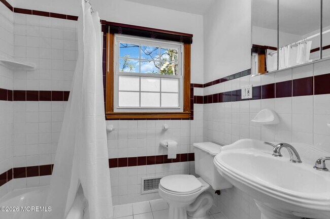 Building Photo - 1112 Wildwood Ave