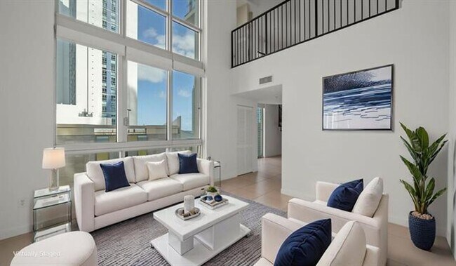 Building Photo - 300 S Biscayne Blvd