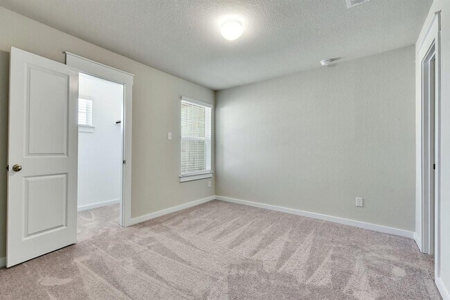Building Photo - 603B Pearly Eye Dr