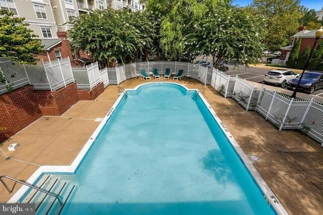 Building Photo - 1625 International Dr