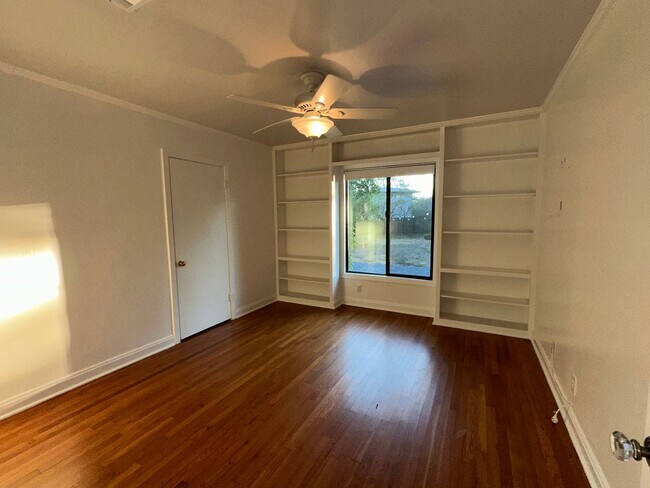 Building Photo - 4711 Fairview Dr