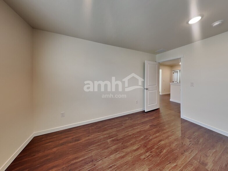 Building Photo - 9428 W Shumard St