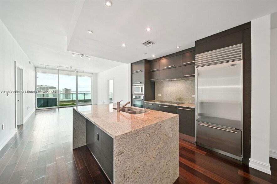Building Photo - 900 Biscayne