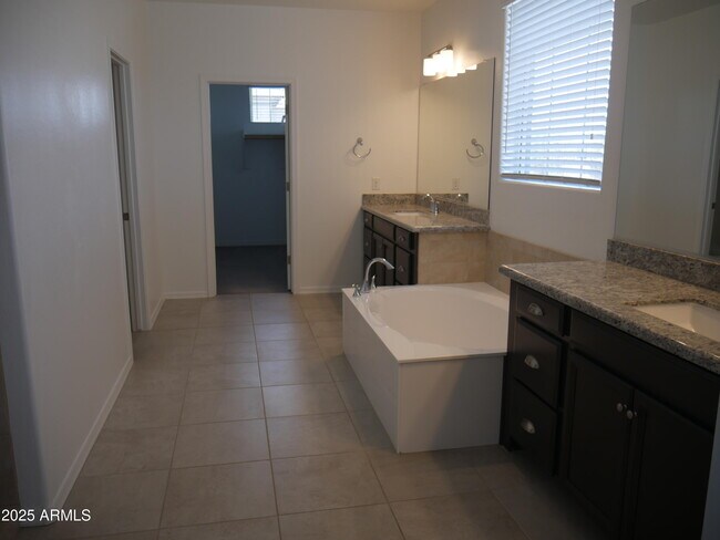 Building Photo - 1322 E Gemini Pl