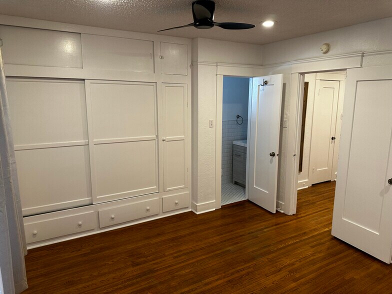 Building Photo - 4475 Larchwood Pl