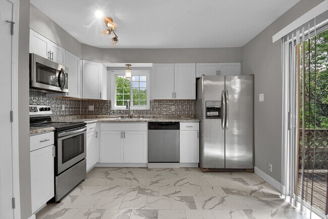 Building Photo - Renovated One Bedroom!!