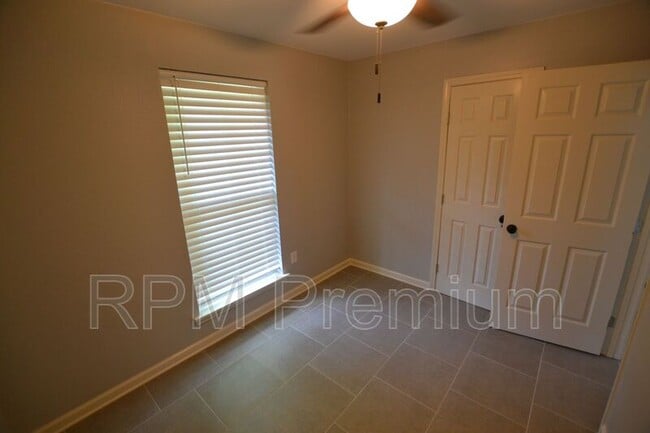 Building Photo - 1632 Mary Lou Dr