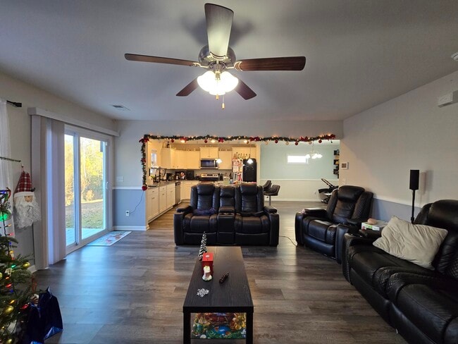 Building Photo - 335 Niblick Dr