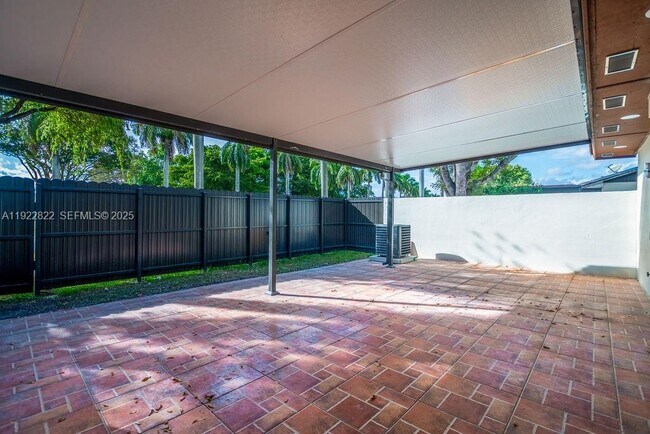 Building Photo - 5240 SW 139th Pl