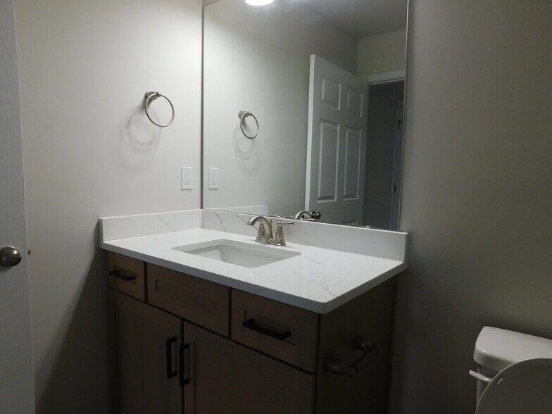 Building Photo - 1513 Maple St