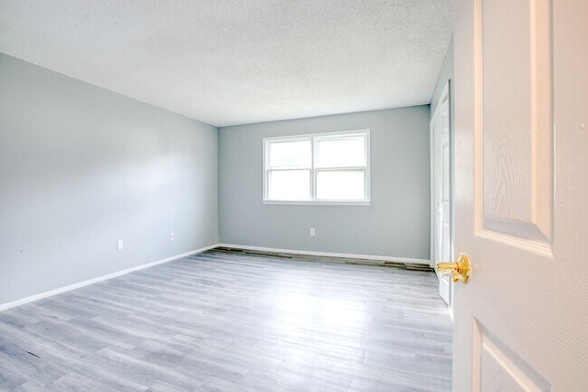 Building Photo - 72 Ceasar Drive - Unit 3 (left)