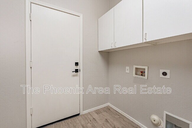 Building Photo - 2823 E Tulsa St