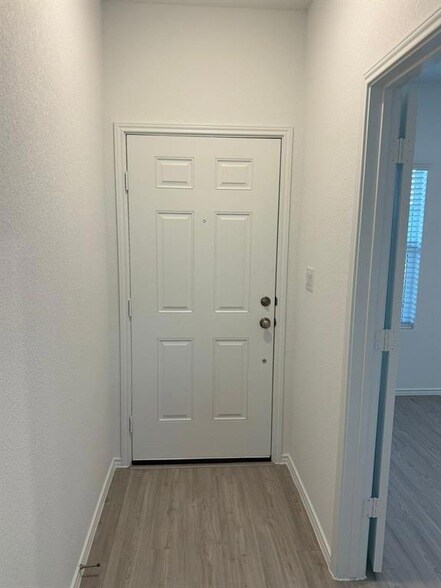 Building Photo - 561 Sormonne Lp