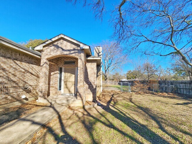 Building Photo - 1503 Cedar Park Dr