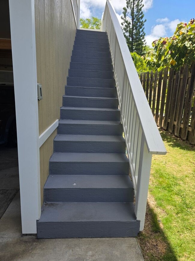 Building Photo - AVAILABLE NOW! 2 bed, 2 bath, 1 parking Kalaheo Hillside