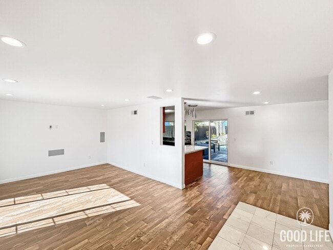 Building Photo - Beautiful 3BD/2BA W/ Private Pool, Attached Garage, and A/C in Clairemont!