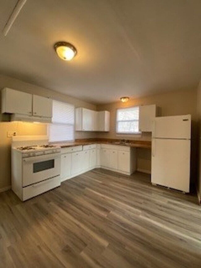 Building Photo - 2 Bedroom Home in South Bend!