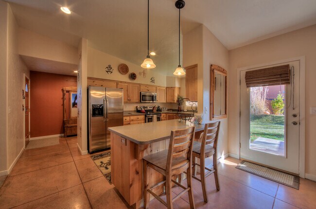 Building Photo - 3366 Oleander Ln