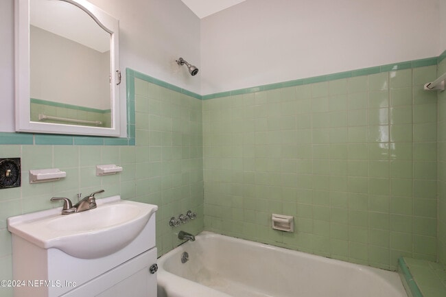 Building Photo - 6418 Terry Parker Dr N