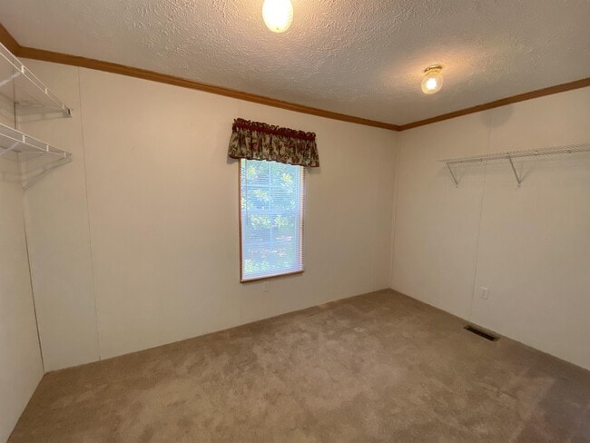 Building Photo - 2075 Walnut Cove Rd
