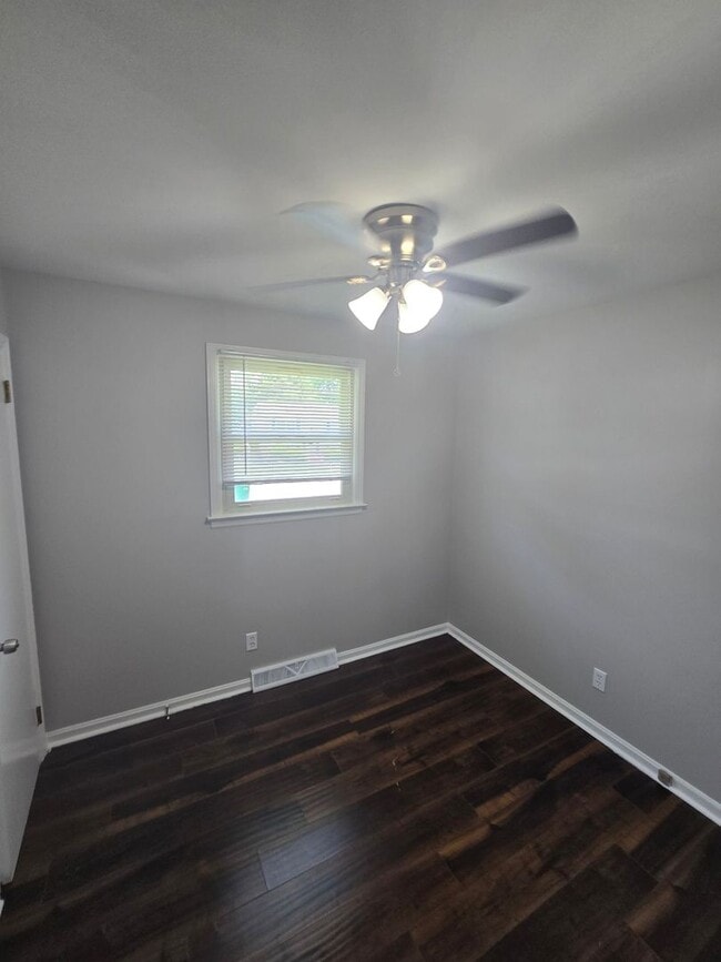 Building Photo - 3 bedroom in Petersburg