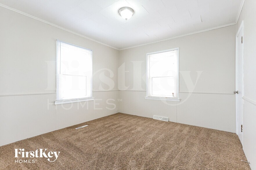 Building Photo - 14448 Kilbourn Ave