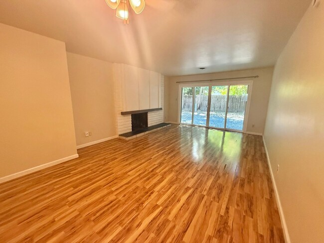 Building Photo - 604 Radcliffe Dr