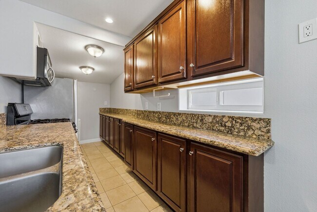 Building Photo - 126 E Balboa Blvd