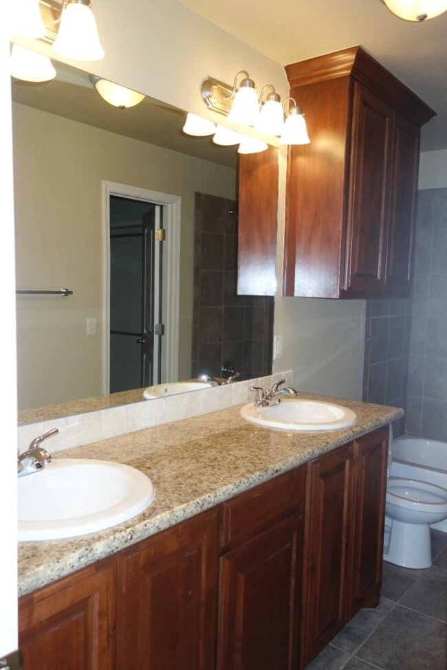 Building Photo - 7306 City View Dr