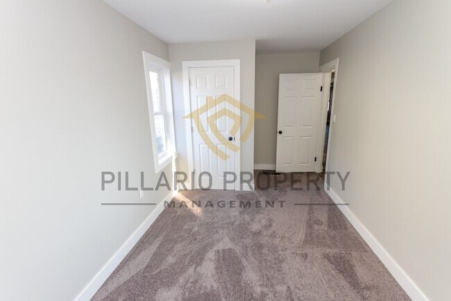 Building Photo - Charming 3-Bedroom Bungalow Near Garfield ...