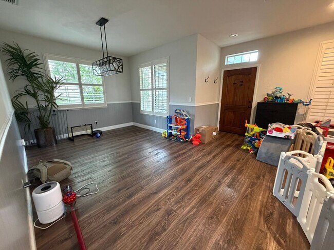 Building Photo - Remodeled 4-Bed Home with Pool in Charming Laguna West, Elk Grove Available now- Photos COMING SOON!