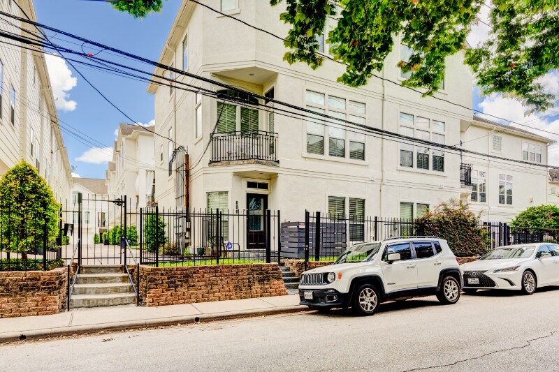 Building Photo - 606 Leverkuhn St