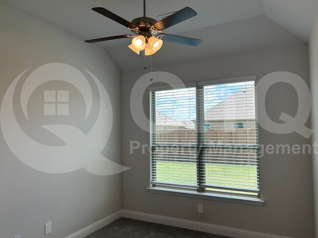Building Photo - 533 Oleander Dr