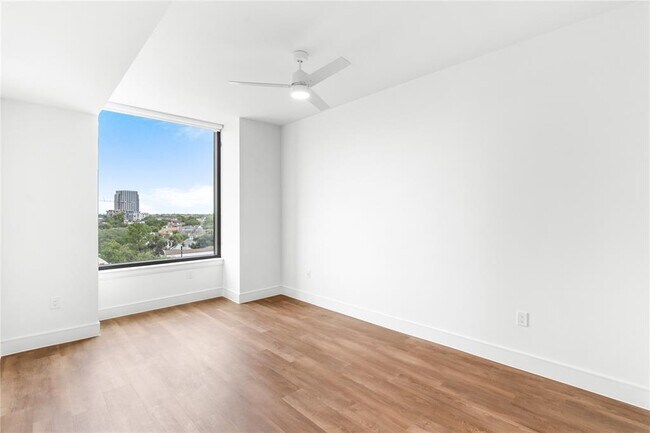 Building Photo - 2311 Westheimer Rd