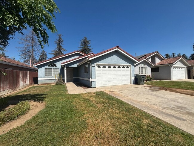 Building Photo - 5754 W Tenaya Ave