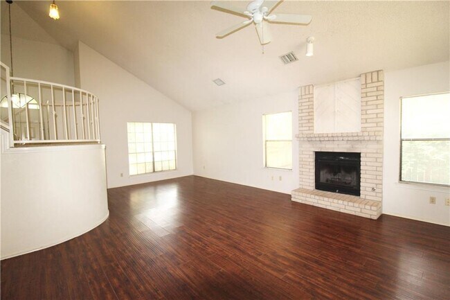 Building Photo - 15706 Racine Cove