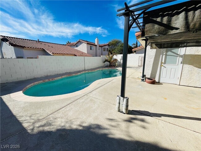 Building Photo - 8649 Trafalgar Dr