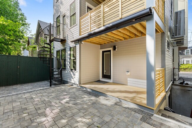 Building Photo - 8 Holly Ave