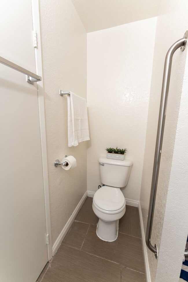 Building Photo - >>>>> TWO BEDROOM 1.5 BATHS TOWN-HOME STYL...