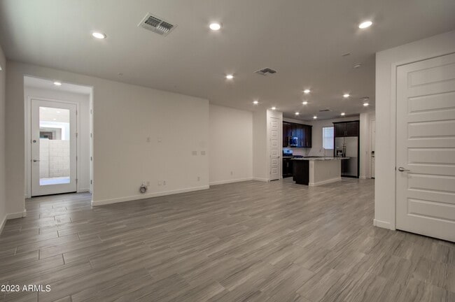 Building Photo - 1087 E Chapman Dr