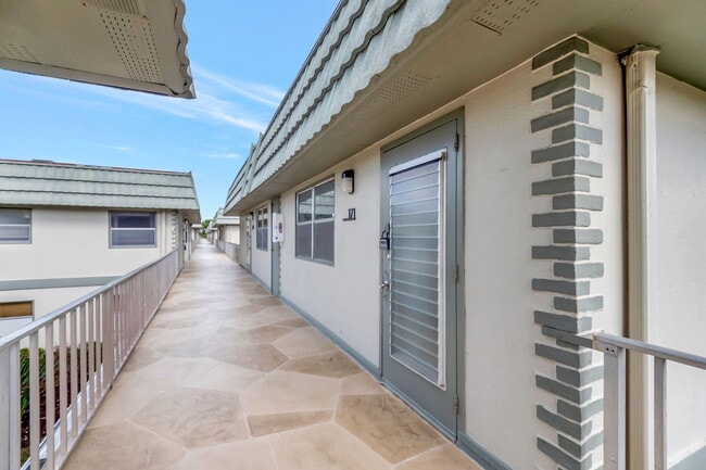 Building Photo - 171 Monaco Way