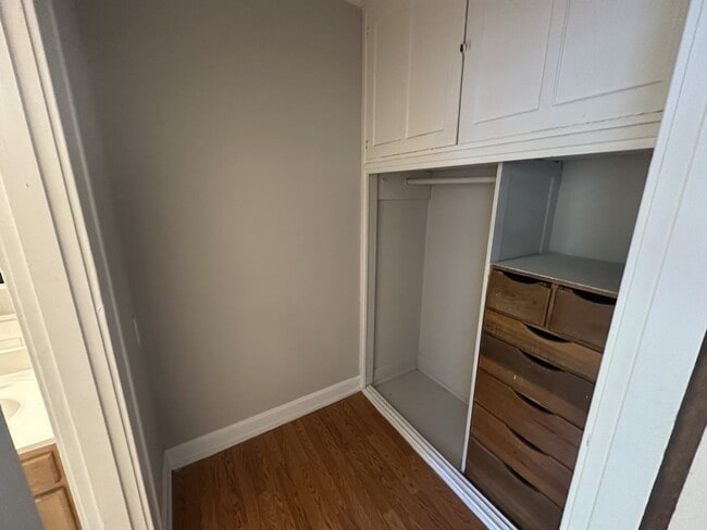 Interior Photo - The Jonathan