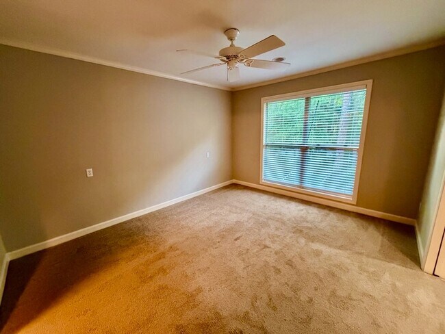 Building Photo - Top-Floor South End Villa Near Coligny Beach- Available Now!