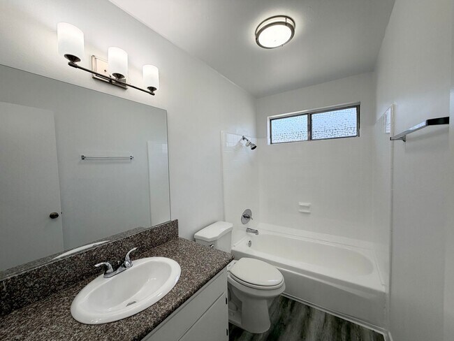 Interior Photo - lan8145
