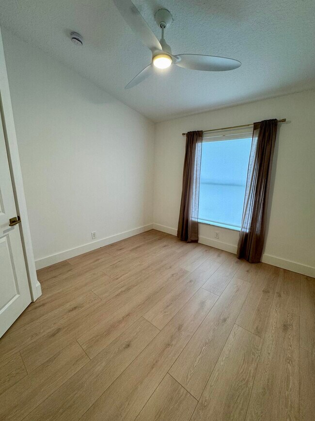 Building Photo - 64 Paxford Ln